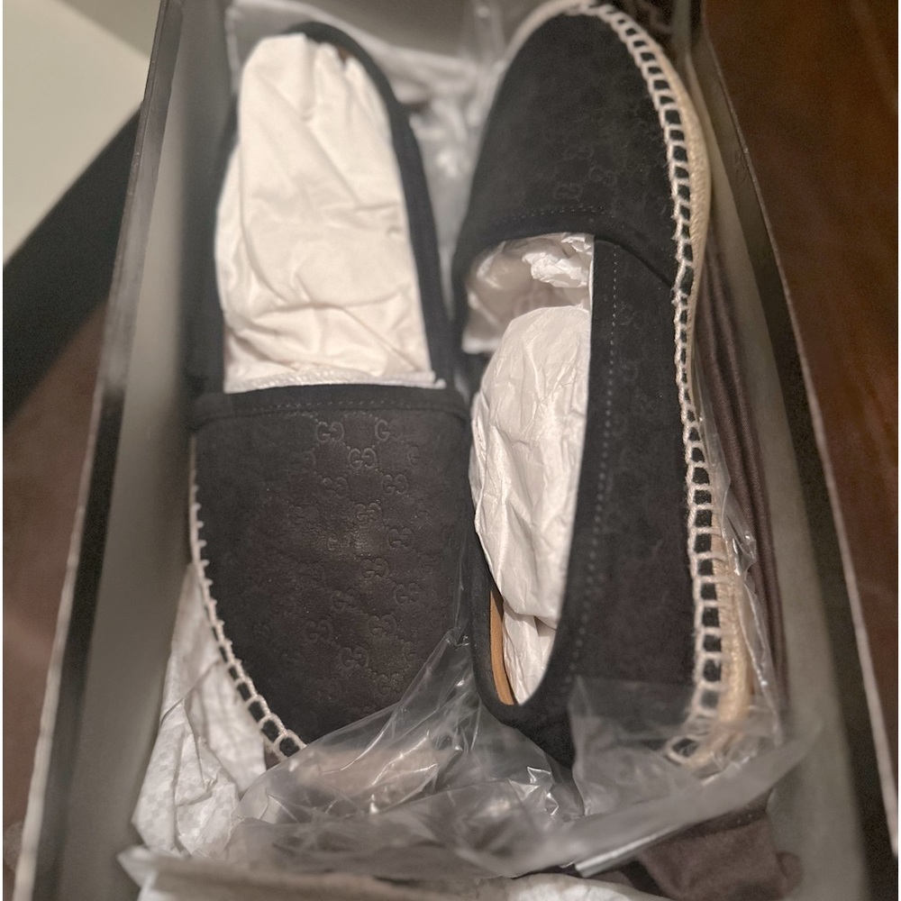 Size 36 Gucci suede espadrilles. Worm 2 times.